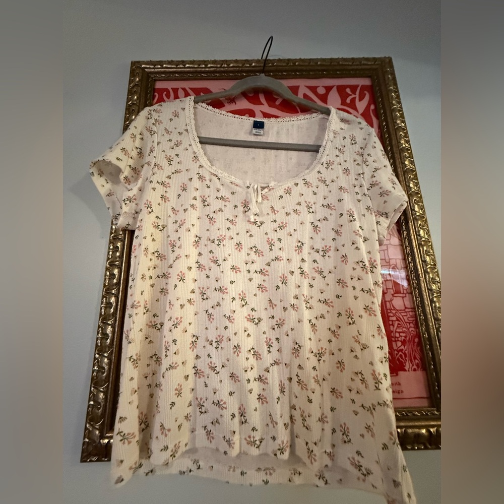 Old Navy Cream Floral Short Sleeve Top